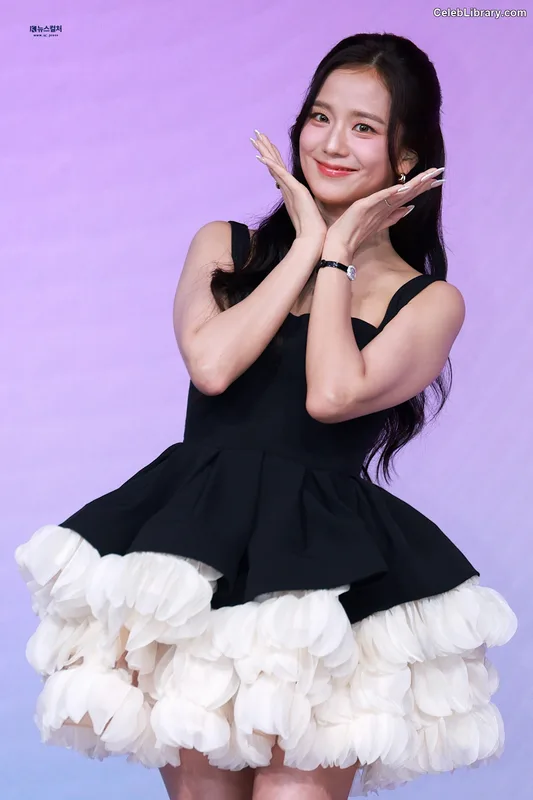 Jisoo  - BLΛƆKPIИK ( BLACKPINK ) photo 12 of 2451