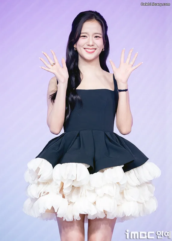 Jisoo  - BLΛƆKPIИK ( BLACKPINK ) photo 16 of 2451