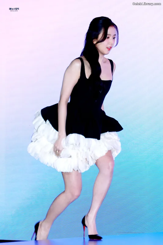 Jisoo  - BLΛƆKPIИK ( BLACKPINK ) photo 20 of 2451
