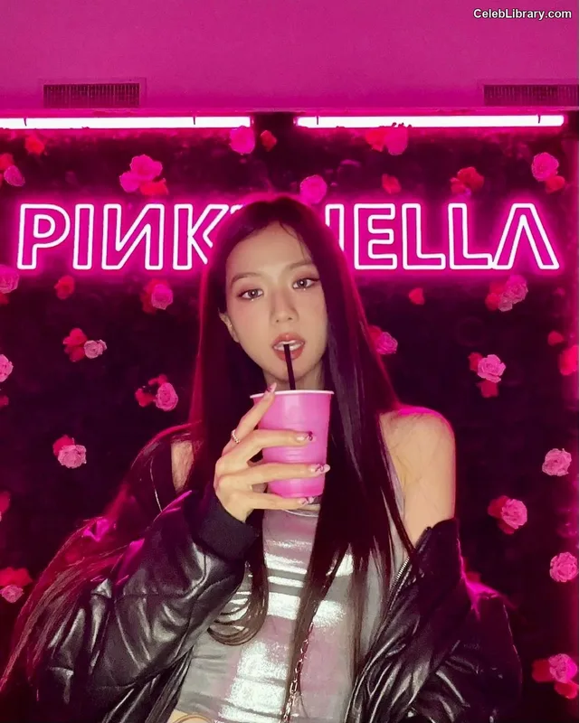 Jisoo  - BLΛƆKPIИK ( BLACKPINK ) photo 4 of 2451