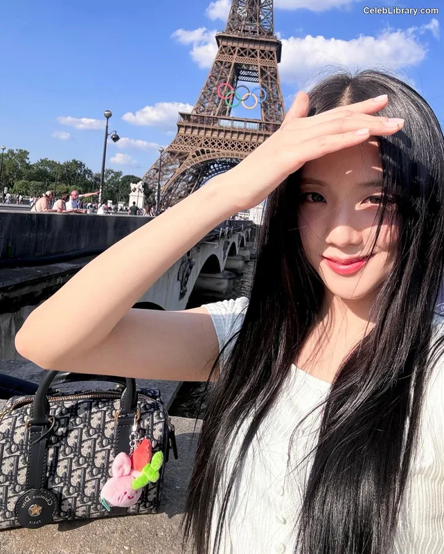 Jisoo  - BLΛƆKPIИK ( BLACKPINK ) photo 8 of 2451