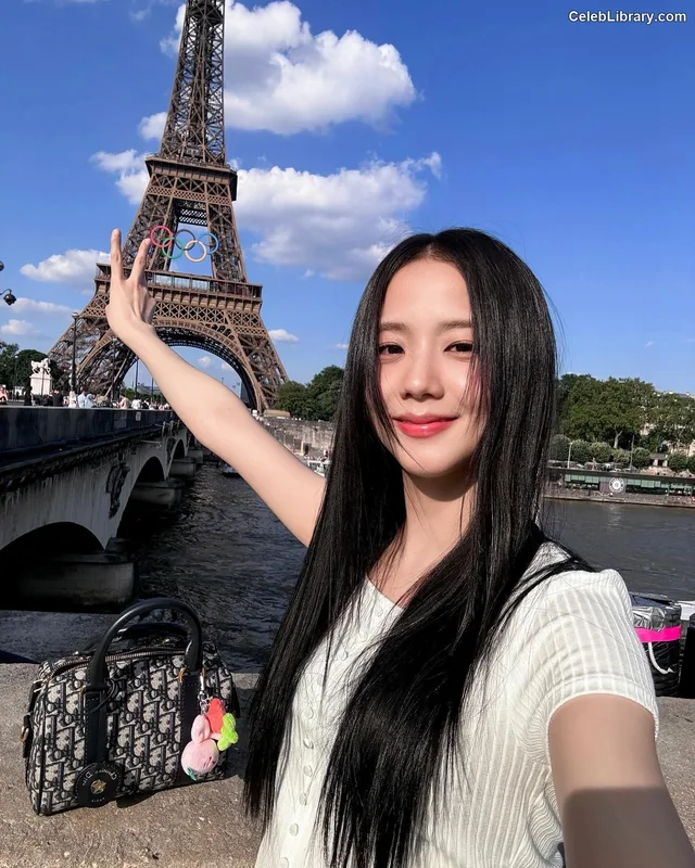 Jisoo  - BLΛƆKPIИK ( BLACKPINK ) photo 9 of 2451