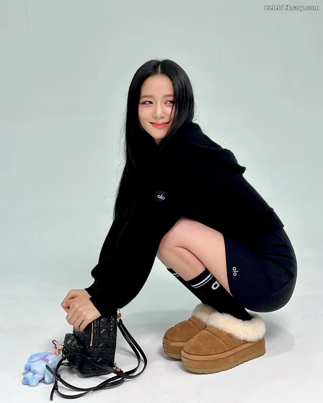 Jisoo  - BLΛƆKPIИK ( BLACKPINK ) photo 12 of 2451