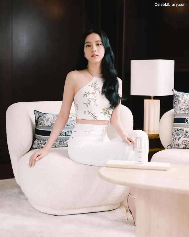 Jisoo  - BLΛƆKPIИK ( BLACKPINK ) photo 14 of 2451