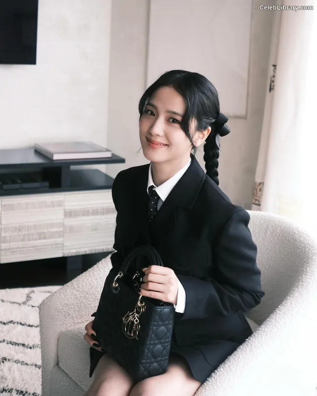 Jisoo  - BLΛƆKPIИK ( BLACKPINK ) photo 22 of 2451