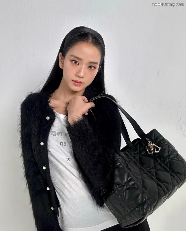 Jisoo  - BLΛƆKPIИK ( BLACKPINK ) photo 24 of 2451