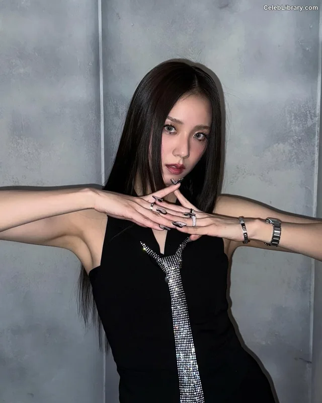 Jisoo  - BLΛƆKPIИK ( BLACKPINK ) photo 2 of 2451
