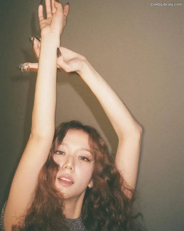 Jisoo  - BLΛƆKPIИK ( BLACKPINK ) photo 5 of 2451