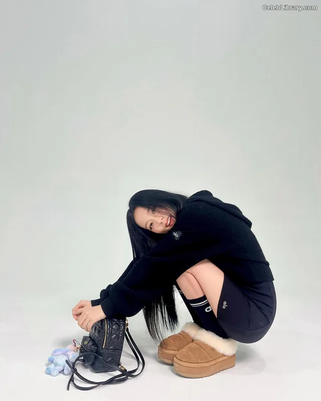 Jisoo  - BLΛƆKPIИK ( BLACKPINK ) photo 18 of 2451