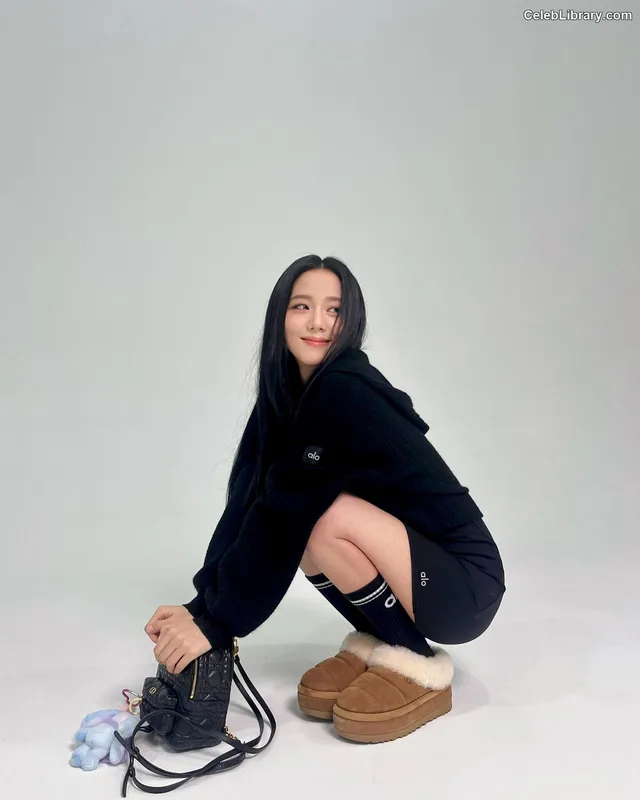 Jisoo  - BLΛƆKPIИK ( BLACKPINK ) photo 20 of 2451