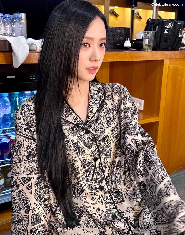 Jisoo  - BLΛƆKPIИK ( BLACKPINK ) photo 5 of 2451
