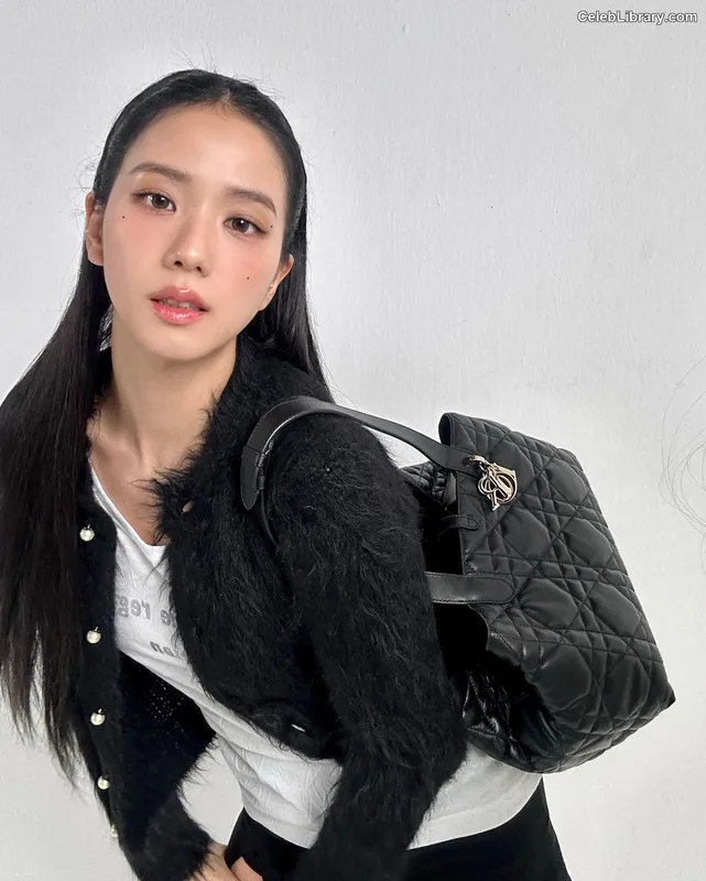 Jisoo  - BLΛƆKPIИK ( BLACKPINK ) photo 9 of 2451