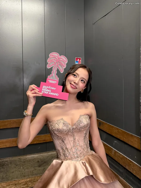 Jisoo  - BLΛƆKPIИK ( BLACKPINK ) photo 20 of 2451