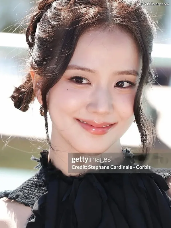 Jisoo  - BLΛƆKPIИK ( BLACKPINK ) photo 4 of 2451