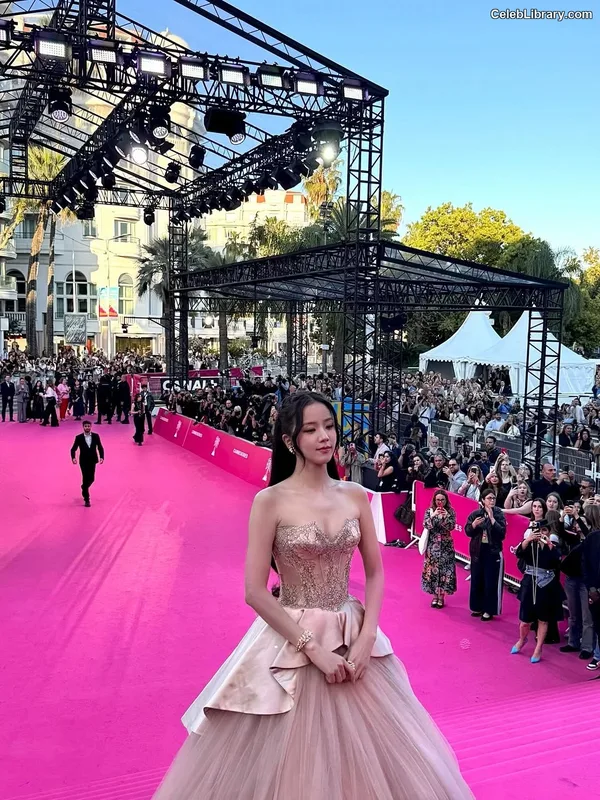 Jisoo  - BLΛƆKPIИK ( BLACKPINK ) photo 5 of 2451