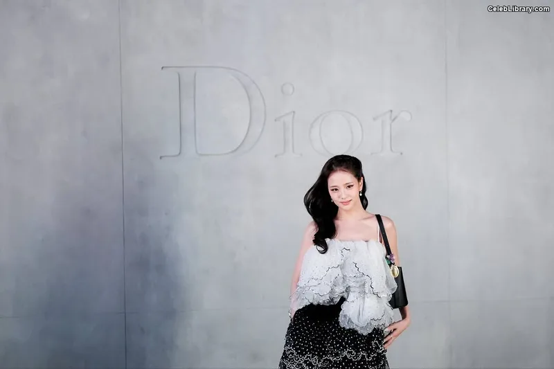 Jisoo - BLΛƆKPIИK ( BLACKPINK ) photo 3 of 2451