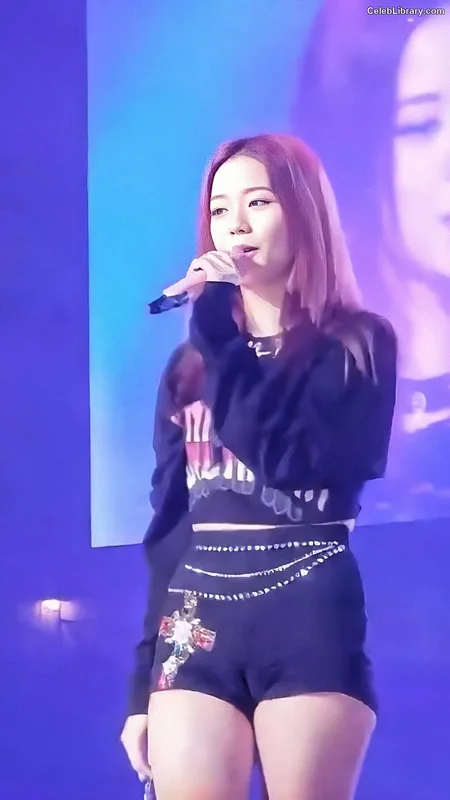 Jisoo - BLΛƆKPIИK ( BLACKPINK ) photo 11 of 2451