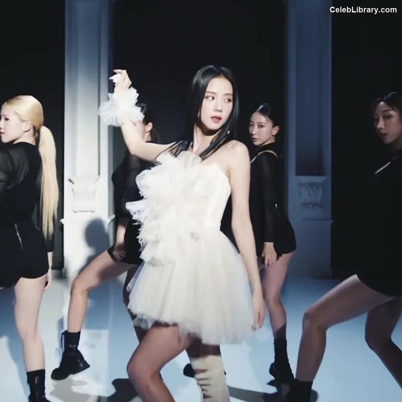 Jisoo - BLΛƆKPIИK ( BLACKPINK ) photo 16 of 2451