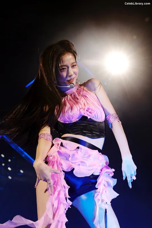 Jisoo - BLΛƆKPIИK ( BLACKPINK ) photo 17 of 2451