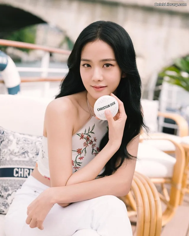 Jisoo - BLΛƆKPIИK ( BLACKPINK ) photo 21 of 2451