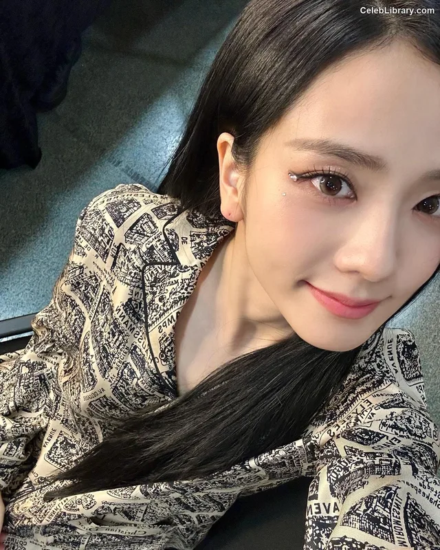 Jisoo - BLΛƆKPIИK ( BLACKPINK ) photo 4 of 2451