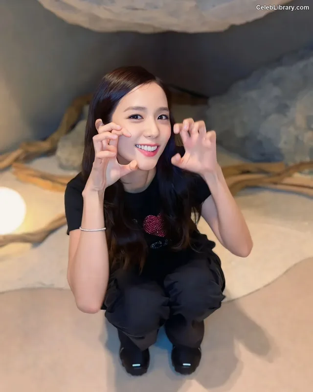 Jisoo - BLΛƆKPIИK ( BLACKPINK ) photo 18 of 2451