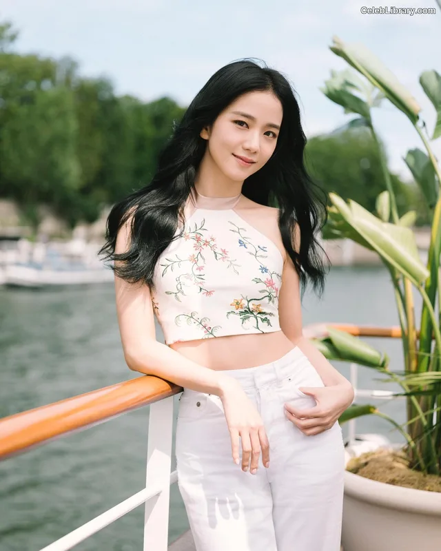 Jisoo - BLΛƆKPIИK ( BLACKPINK ) photo 21 of 2451