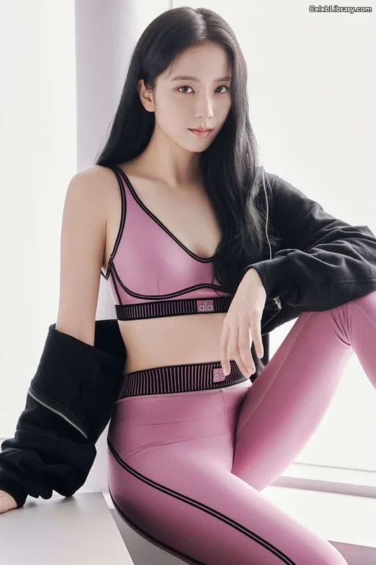 Jisoo - BLΛƆKPIИK ( BLACKPINK ) photo 3 of 2451