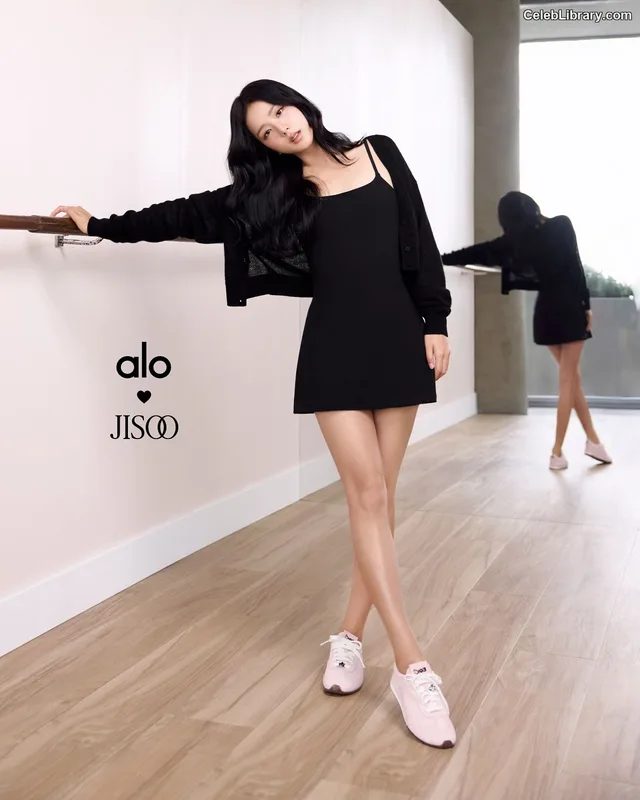 Jisoo - BLΛƆKPIИK ( BLACKPINK ) photo 8 of 2451
