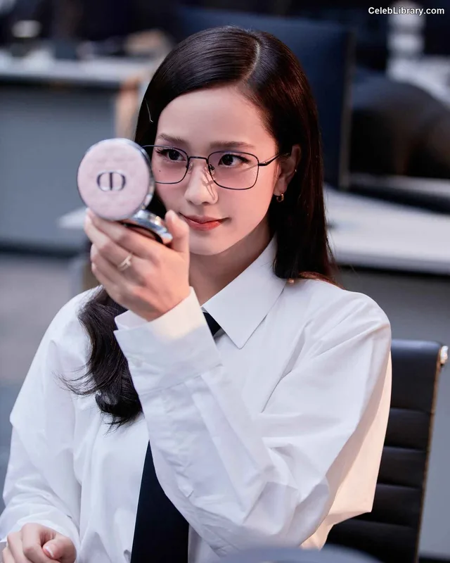 Jisoo - BLΛƆKPIИK ( BLACKPINK ) photo 12 of 2451
