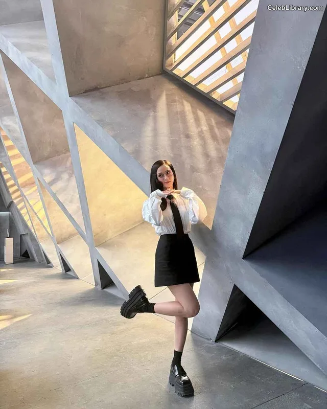Jisoo - BLΛƆKPIИK ( BLACKPINK ) photo 2 of 2451