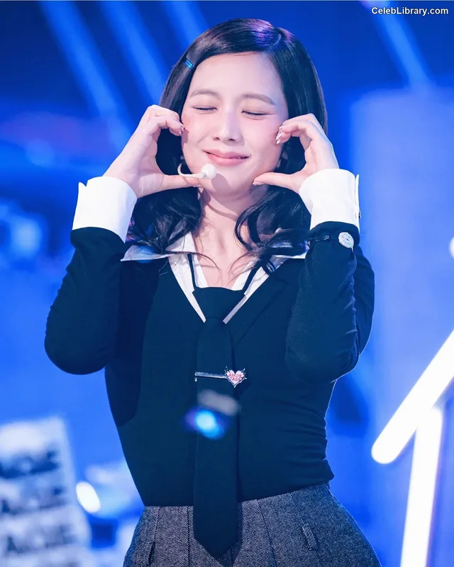 Jisoo - BLΛƆKPIИK ( BLACKPINK ) photo 16 of 2451