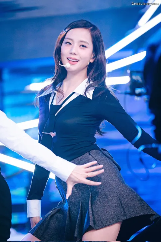 Jisoo - BLΛƆKPIИK ( BLACKPINK ) photo 2 of 2451