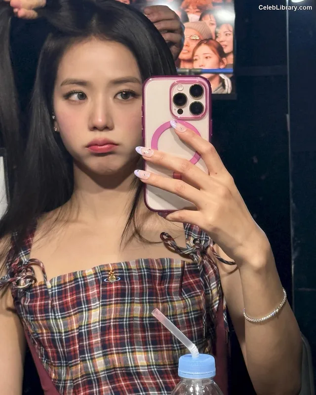 Jisoo - BLΛƆKPIИK ( BLACKPINK ) photo 4 of 2451