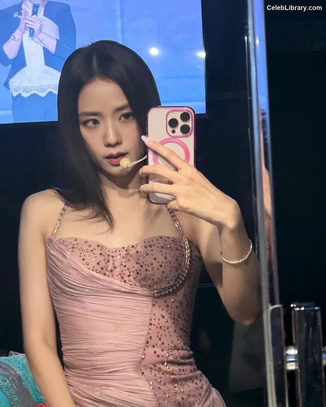 Jisoo - BLΛƆKPIИK ( BLACKPINK ) photo 7 of 2451