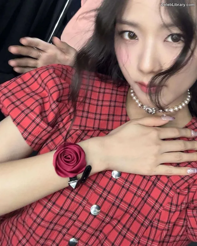 Jisoo  - BLΛƆKPIИK ( BLACKPINK ) photo 10 of 2451