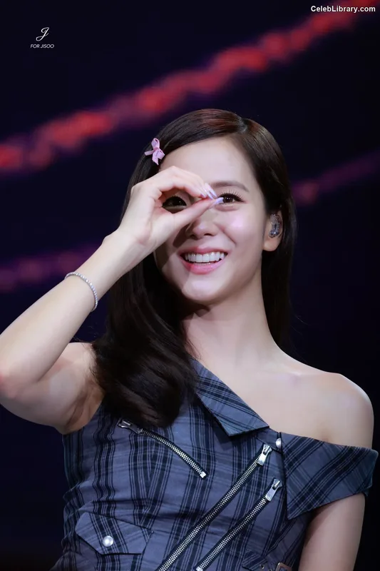 Jisoo  - BLΛƆKPIИK ( BLACKPINK ) photo 22 of 2451