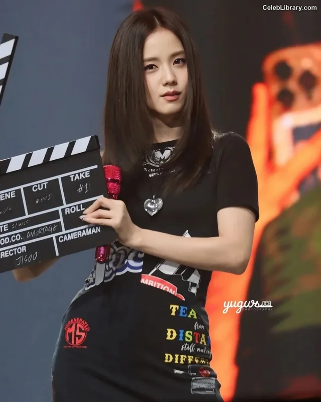 Jisoo  - BLΛƆKPIИK ( BLACKPINK ) photo 2 of 2451