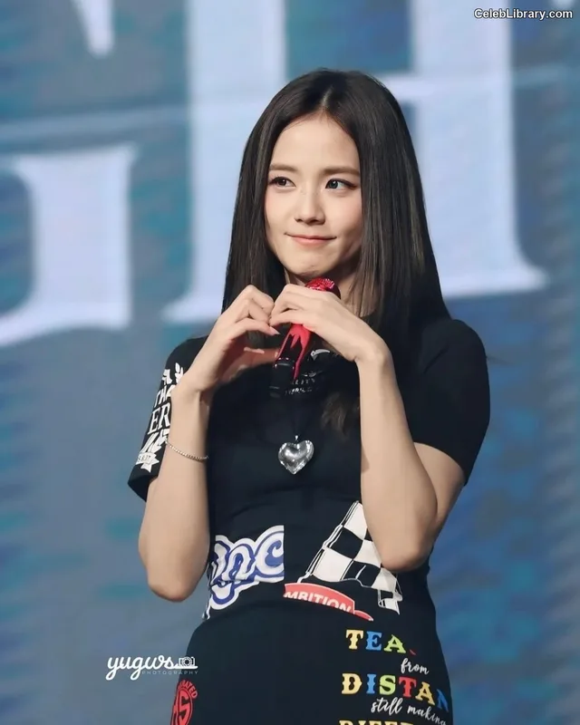 Jisoo  - BLΛƆKPIИK ( BLACKPINK ) photo 4 of 2451