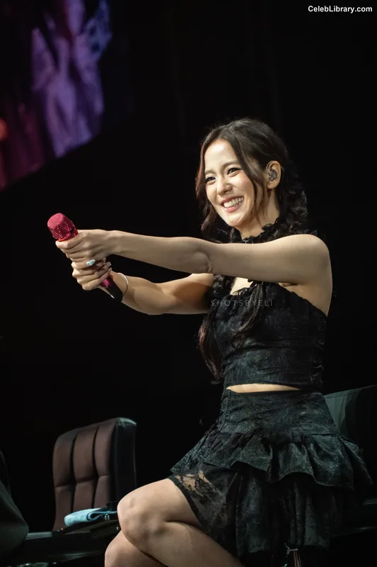 Jisoo  - BLΛƆKPIИK ( BLACKPINK ) photo 10 of 2451