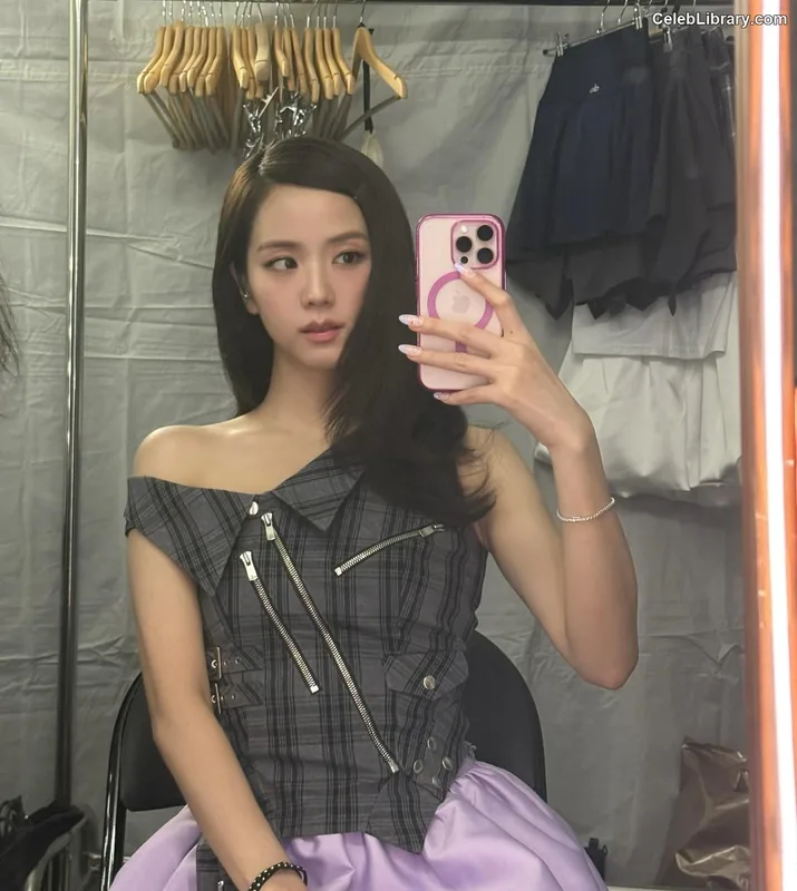 Jisoo  - BLΛƆKPIИK ( BLACKPINK ) photo 24 of 2451