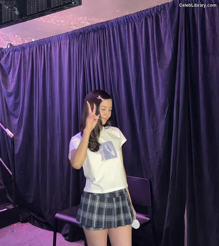 Jisoo  - BLΛƆKPIИK ( BLACKPINK ) photo 1 of 2451