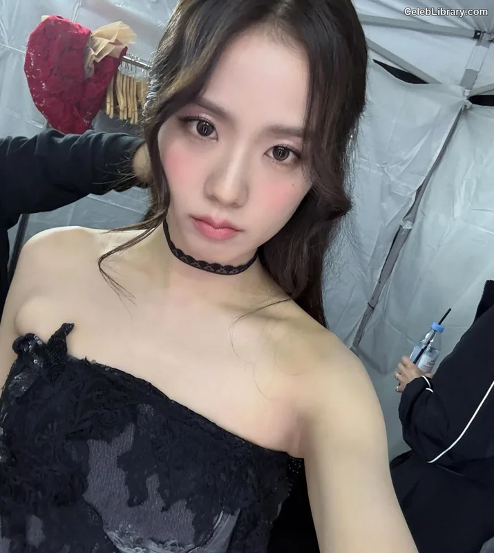 Jisoo  - BLΛƆKPIИK ( BLACKPINK ) photo 2 of 2451
