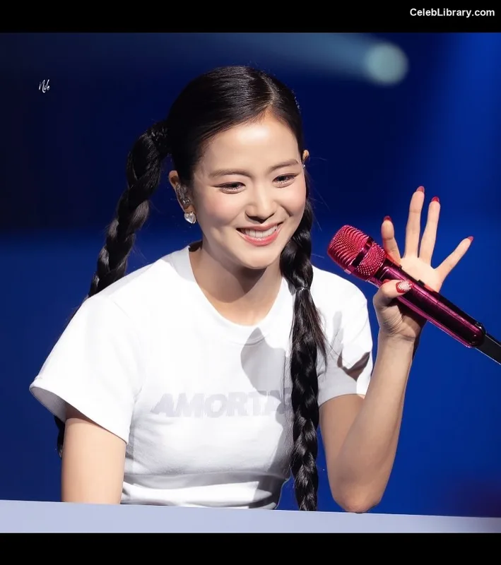 Jisoo  - BLΛƆKPIИK ( BLACKPINK ) photo 8 of 2451