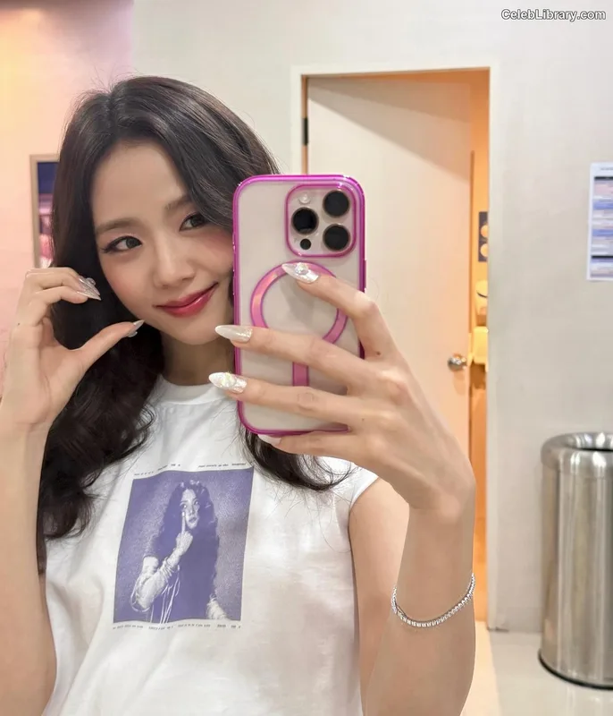 Jisoo  - BLΛƆKPIИK ( BLACKPINK ) photo 14 of 2451