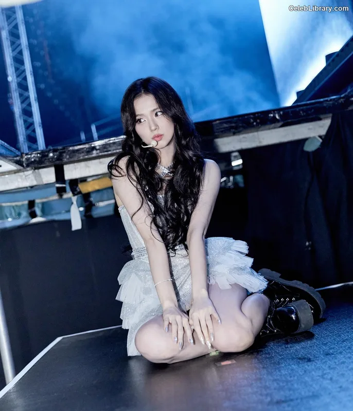 Jisoo  - BLΛƆKPIИK ( BLACKPINK ) photo 16 of 2451
