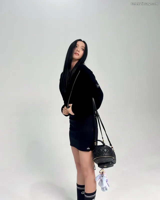 Jisoo  - BLΛƆKPIИK ( BLACKPINK ) photo 1 of 2451