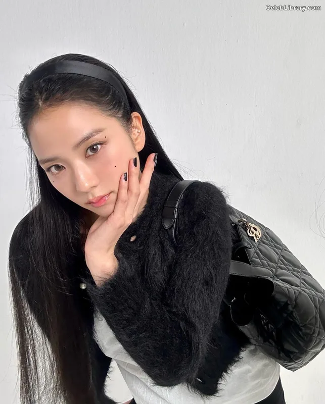 Jisoo  - BLΛƆKPIИK ( BLACKPINK ) photo 24 of 2451