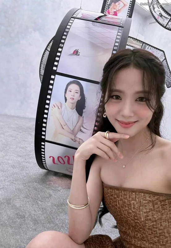 Jisoo  - BLΛƆKPIИK ( BLACKPINK ) photo 10 of 2451