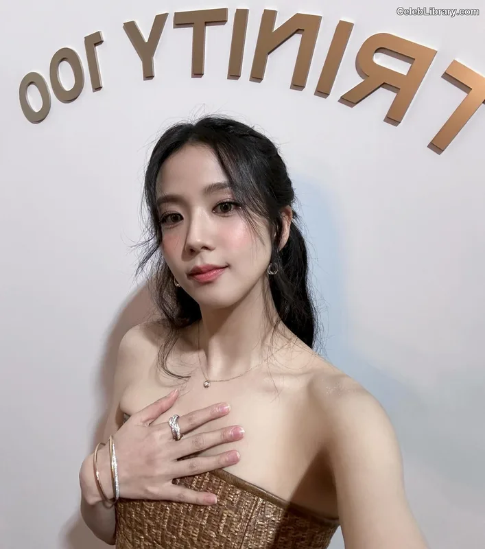 Jisoo  - BLΛƆKPIИK ( BLACKPINK ) photo 14 of 2451